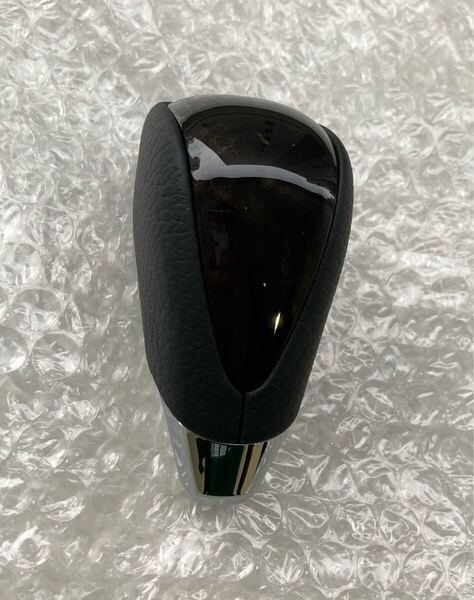 【1〜2日以内発送可能】新品純正 車部品 カーパーツ トヨタ 200系ハイエース ダークプライム 黒木目マホガニー調 シフトノブ レバー TOYOTA