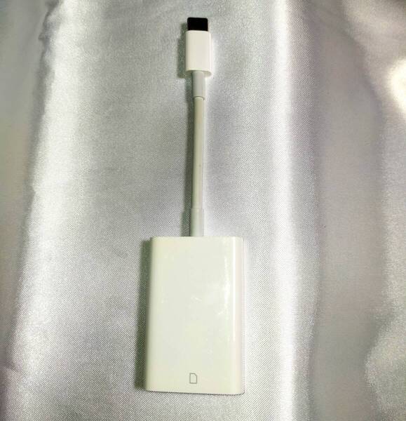 【中古 送料無料】Apple純正 USB-C - SDカードリーダー A2082
