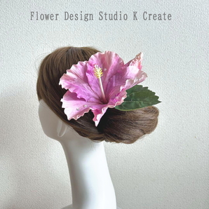 ピンクのハイビスカスと蕾と葉っぱの髪飾り フラダンス ハイビスカス Hula ダンス ヘッドピース ヘッドドレス リゾ婚