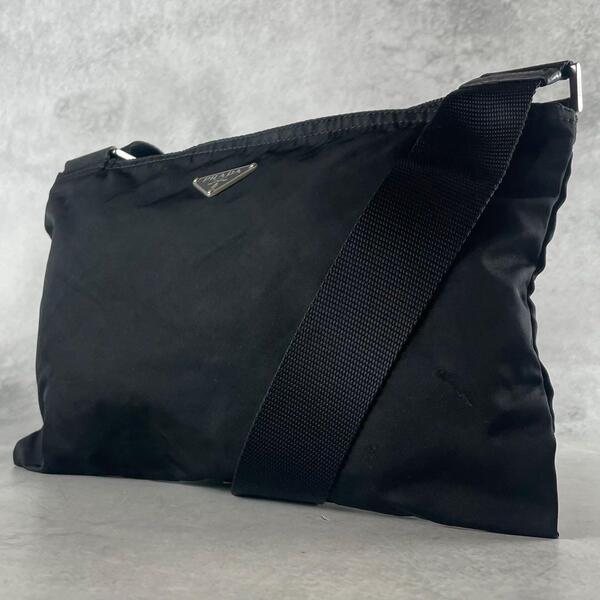 美品 PRADA ショルダーバッグ ポシェット ナイロン 三角ロゴ ブラック 黒 プラダ サコッシュ 肩掛け 斜めがけ レザー 白タグ ネロ ポコノ