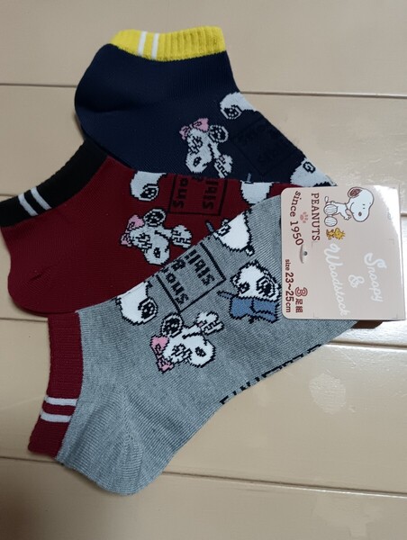 ☆新品☆スヌーピー 靴下 3足セット☆グレー&ワインレッド&紺色☆サイズ23~25cm☆スニーカーソックス☆Snoopy☆PEANUTS☆くつ下☆ソックス