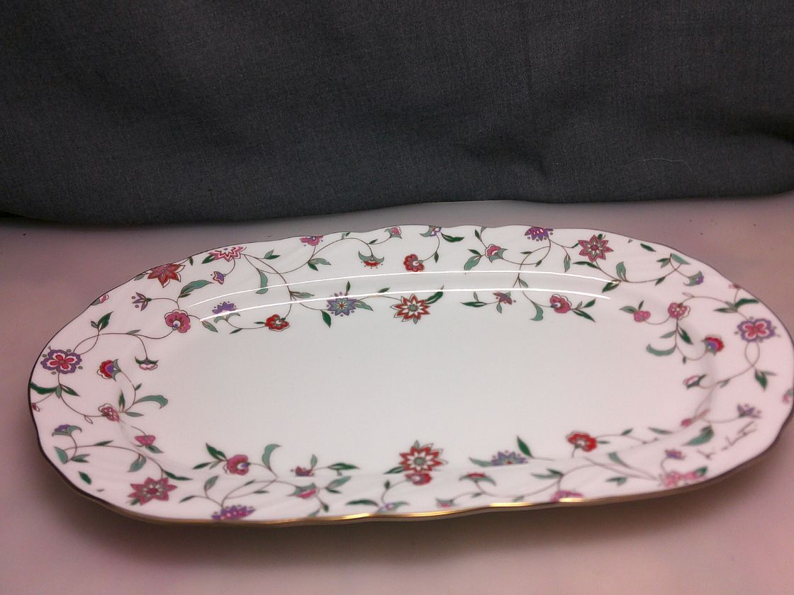 ※ブランド※安達瞳子 花柄の白い陶器皿 新品 ブランド※安達瞳子 花柄の白い陶器皿 ブランド※安達瞳子 花柄