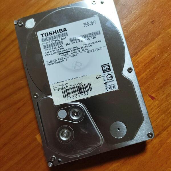 7 / 7 TOSHIBA DT01ACA300 3TB HDD