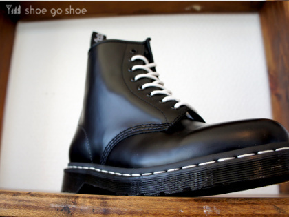 ★ 24cm(UK5) ★ Dr.Martens ドクターマーチン 1460 WS ホワイトステッチ 黒 8ホール 24758001 人気 ブーツ レースアップ (新品)(正規品)