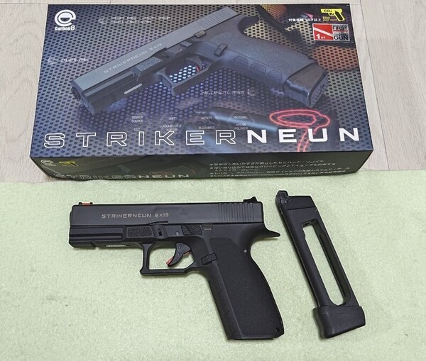 Carbon8 STRIKER9 CO2ガスブローバックガン ガンショップファーストコンプリートカスタム