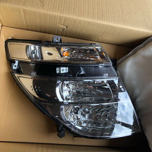 E51 エルグランド HID ヘッドライト 右 26010-WL227