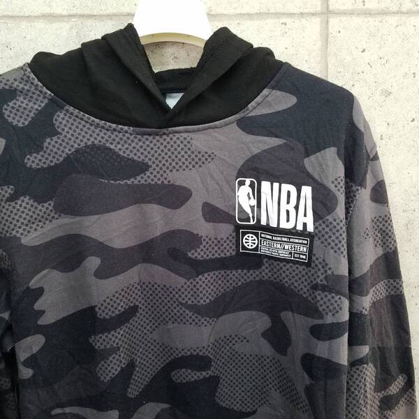中古 アメリカ古着 NBA パーカー スウエット トレーナー メンズ サイズ相当 黒 ブラック 迷彩柄 ビンテージ 送料無料