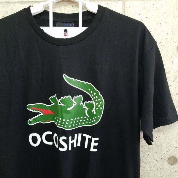 新品 おもしろTシャツ メンズ Lサイズ ブラック 黒 LACOSTE パロディ ユニーク プリント 面白 オコシテ 起こして おこして ワニ 送料無料