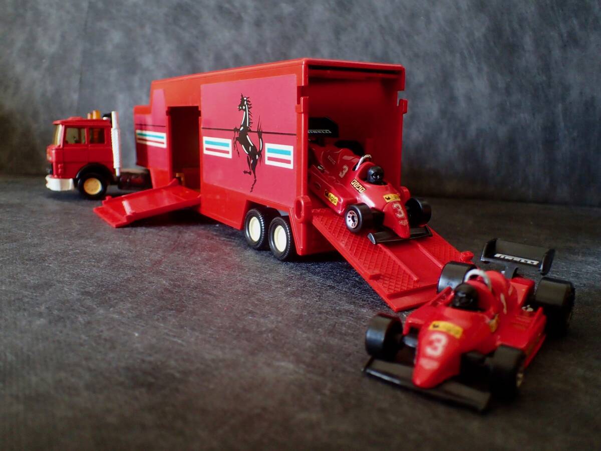 フェラーリ トレーラー 1/32 未開封品 Yahoo!オークション -「フェラーリ トランスポーター」(ミニカー