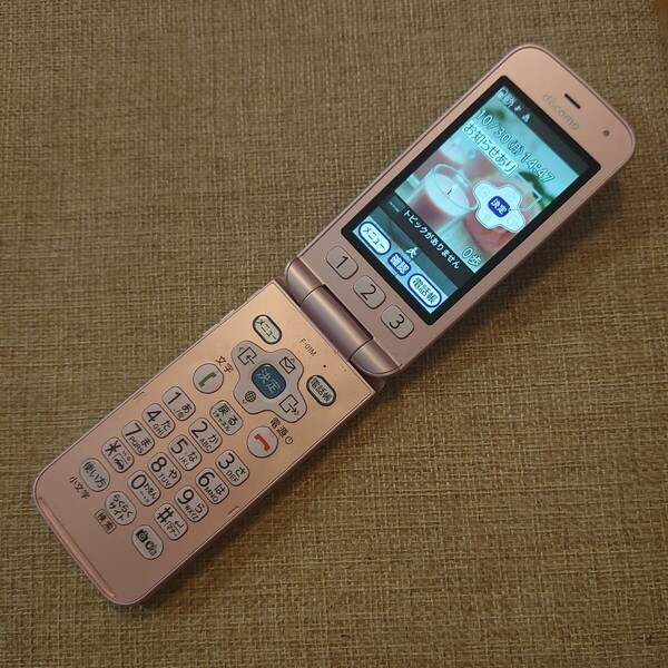 美品 F-01M docomo ピンク