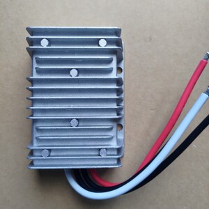 DC-DCコンバーター 出力13.8V 30A 入力9V~36Vと広範囲 昇圧 降圧兼用 デコデコ
