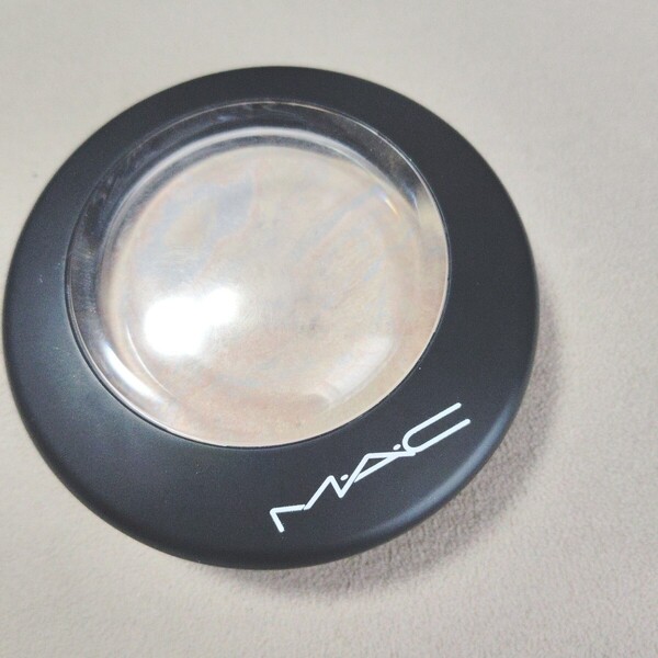 MAC ミネラライズスキンフィニッシュ ライトスカペード