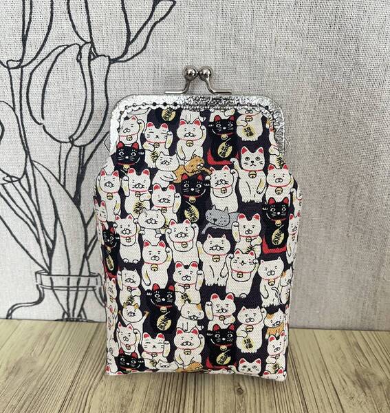 縦型がま口 / ポーチ/ 小物入れ / タバコケース / ハンドメイド ☆ ぎっしり招き猫・4