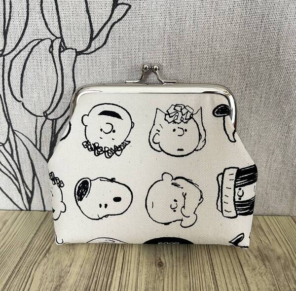 がま口・ ポーチ / 財布 / 小物入れ / ハンドメイド / スヌーピー生成り・②