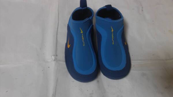 ◆ナイキ(NIKE)Play キッズウオーキングランニングスニーカーシューズ9(15cm)