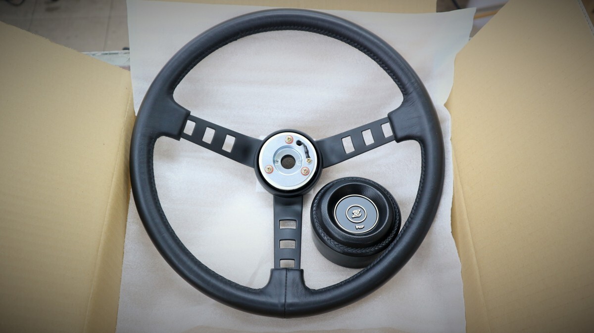 ダットサン コンペステアリング Zマーク リアルウッド DATSUN