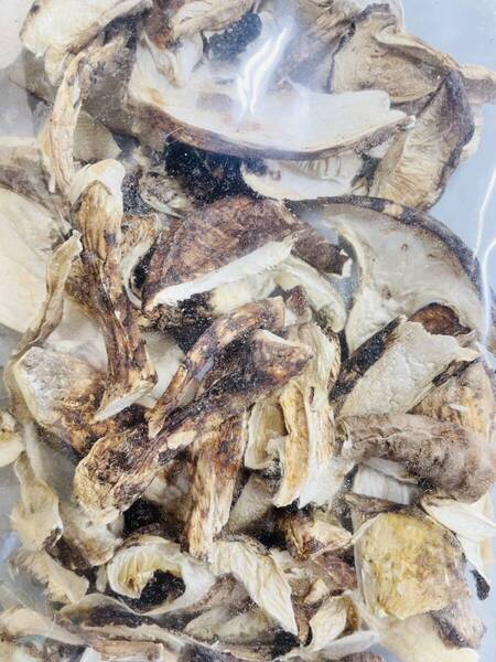 中国産 乾燥天然松茸 縦さきタイプ香り豊か 高級キノコ マシュル ドライまつたけ (50g)