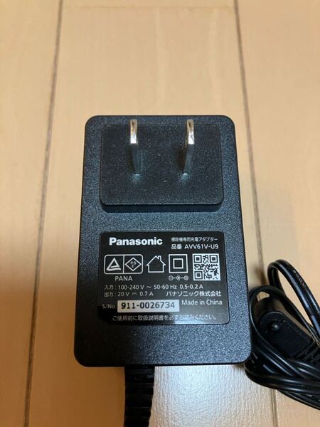 【 即決 】パナソニック AVV61V-U9 Panasonic コードレス 掃除機 クリーナー 純正 ACアダプター センタープラス 20V 0.7A 送料込 匿名配送