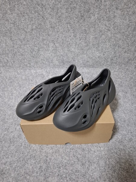 新品 adidas YEEZY Foam Runner carbon アディダス イージー フォームランナー カーボン 黒 26.5