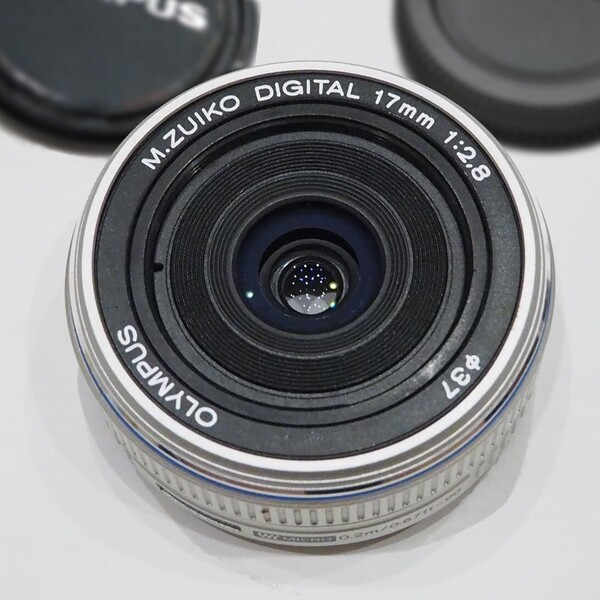 【中古良品】OLYMPUS M.ZUIKO DIGITAL F2.8 17mm 単焦点 パンケーキレンズ シルバー 動作確認済み