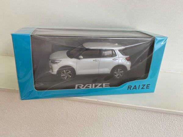 ★送料込み★トヨタ ライズ 1/30 RAIZE 非売品 カラーサンプル ミニカー W25 シャイニングホワイトパール TOYOTA