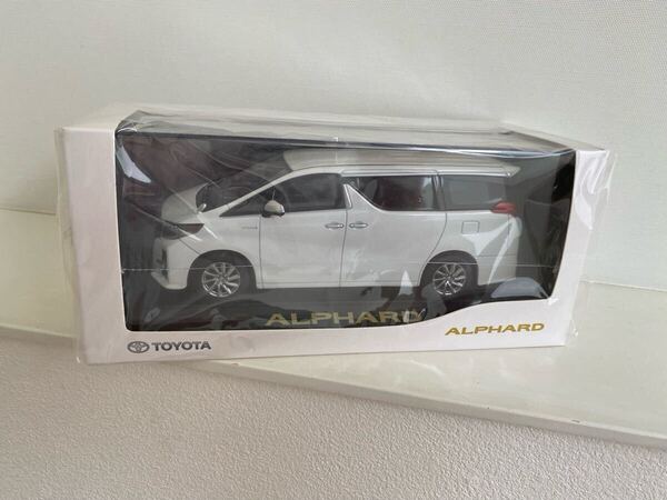 ★送料込み★ トヨタ アルファード ALPHARD 30系 前期 カラーサンプル 非売品 ミニカー 1/30 ホワイトパールクリスタルシャイン 070 色見本