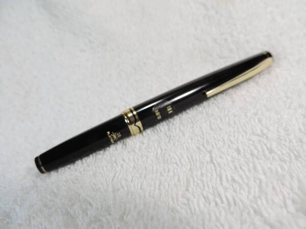 未使用・美品・プラチナ 万年筆・ブラック色軸・ヴィンテージ・ペン先細字金18K PLATINUM