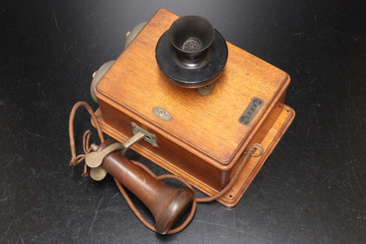 昭和4年製アンティーク電話機 レトロインテリア 木製壁掛け式 マイク付き壁掛け電話｜スィーツ館 昭和4年製アンティーク電話機