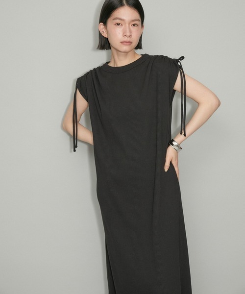 ADAM ET ROPE' 24SS 【【WEB限定】ドロストショルダーカットワンピース 黒 半袖