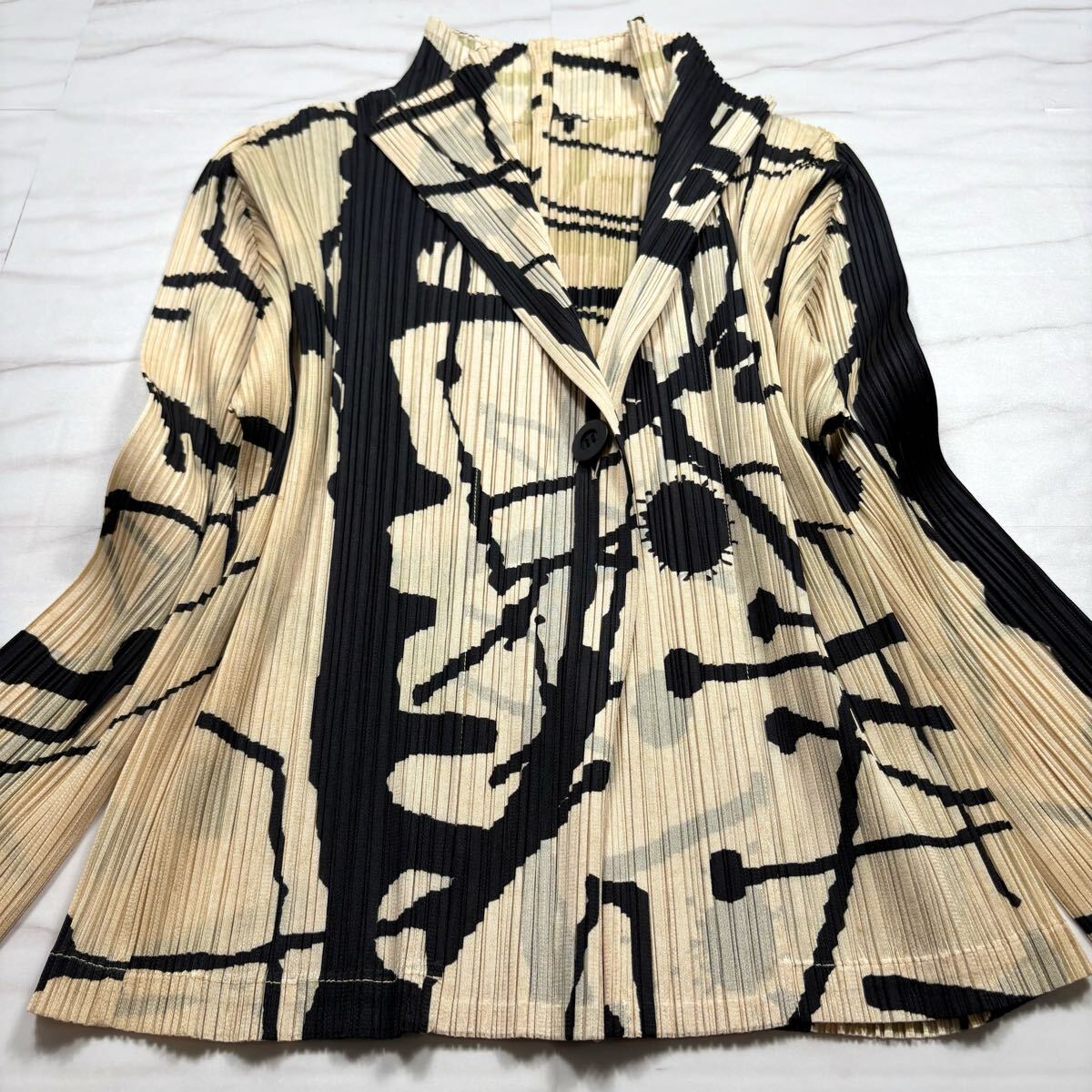 PLEATS PLEASE ISSEY MIYAKE(プリーツプリーズイッセイミヤケ