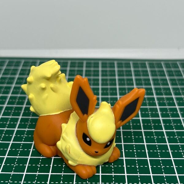ブースター① :2402:フィギュア:指人形:ポケモンキッズ:ソフビ:Pokmon:レトロ:現状品