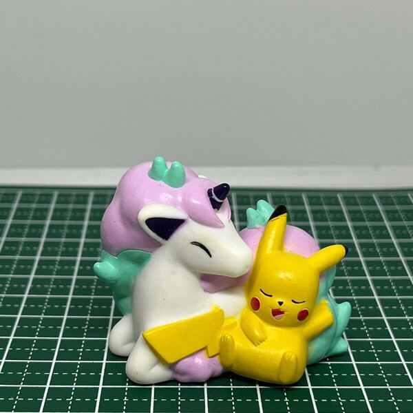 ピカチュウ:ガラルポニータ:2401:フィギュア:指人形:ポケモンキッズ:ソフビ:Pokmon:レトロ:現状品