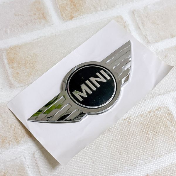 s106 【MINI COOPER】ミニクーパー リアエンブレム R50/R52/R53/R56/R57/F55/F56/F57 全車種(R55,R58-R61除く) 51147026186