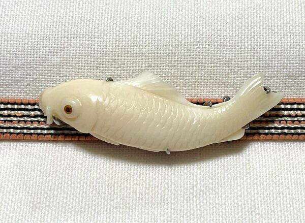 NO.2043 帯留め 珊瑚 鯉 魚 三分紐用(帯留 帯飾り 和装小物)
