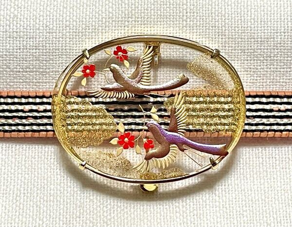 NO.1420 帯留め 兼 ブローチ 2way 三分紐用「三松」鳳凰 水晶 金彩 蒔絵 縁起帯留(帯留 帯飾り 和装小物)