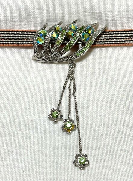 NO.2001 帯留め 黄緑色 キラキラ ラインストーン リメイク品(帯留 帯飾り 和装小物)ハンドメイド品