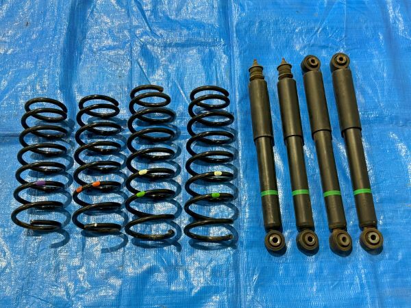 スズキ(純正) JB64用 スプリング&ショックセット のパーツ