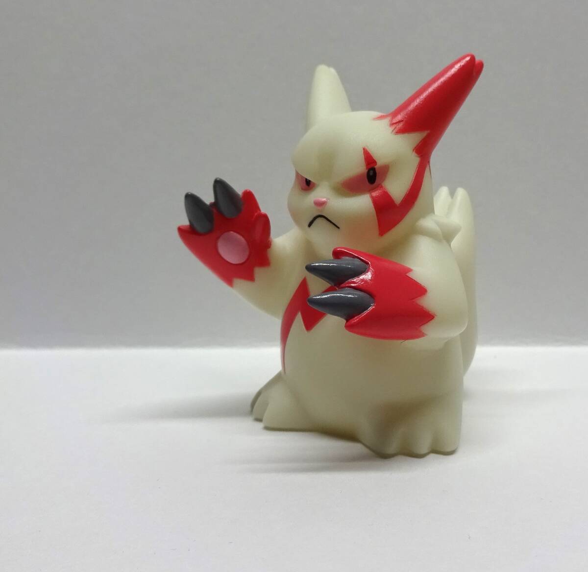 ポケモン ソフビ 指人形 変顔ピカチュウ クリア