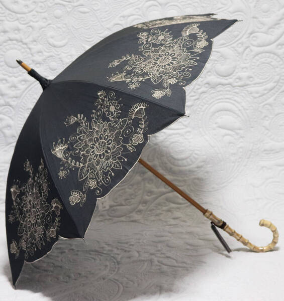 新品タグ付き【Sorcie Renom】晴雨兼用 長傘 綿麻生地 高級感 豪華金糸刺繍 竹手木製 黒 雨傘 日傘 日本製 v7226