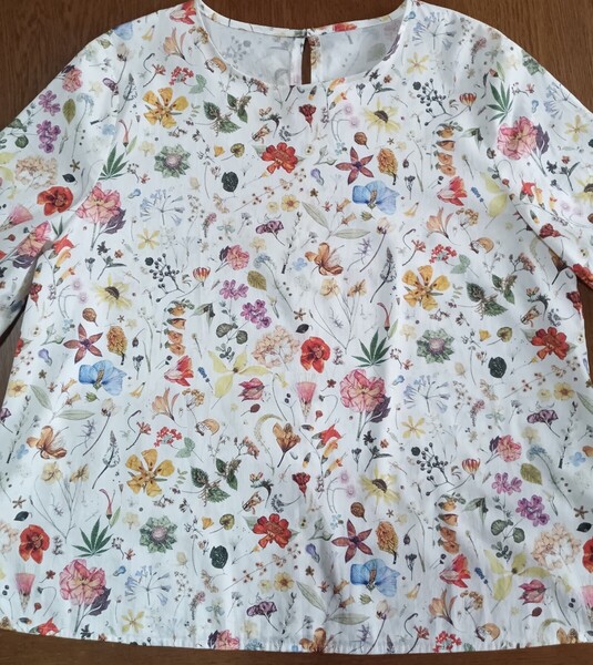リバティ柄 タナローン プルオーバー ブラウス 白地にカラフルな植物画 Sporting&Stule LIBERTY リバティー 花柄