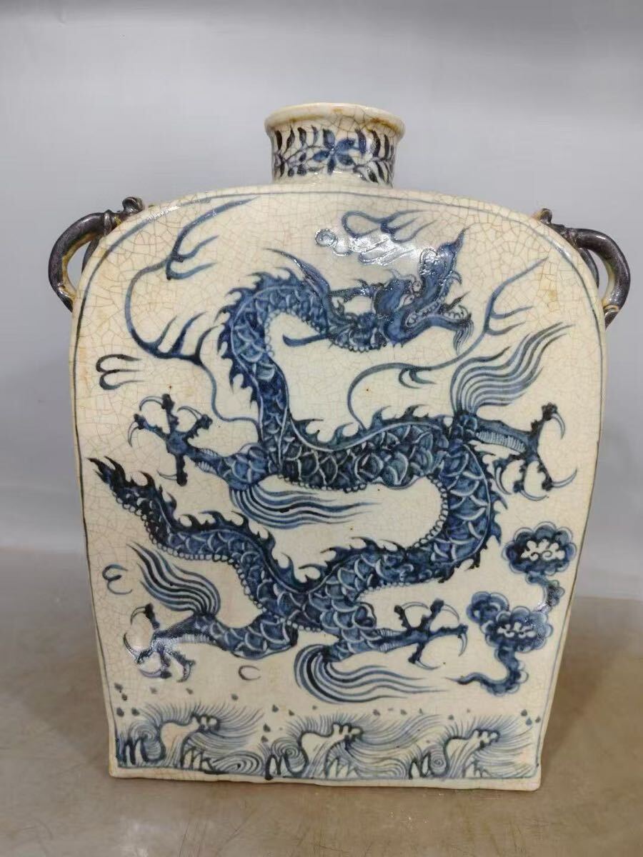 中国美術 手絵青花 梅花花瓶 壺 清代民国骨董 唐物 中国古玩 中国古董青瓷花瓶，饰有古物// 清朝- 19 世纪– Diddenantiques