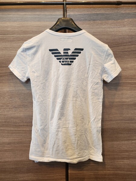 ★ EMPORIO ARMANI (エンポリオアルマーニ) Vネック 半袖Tシャツ 白 綿 コットン ★