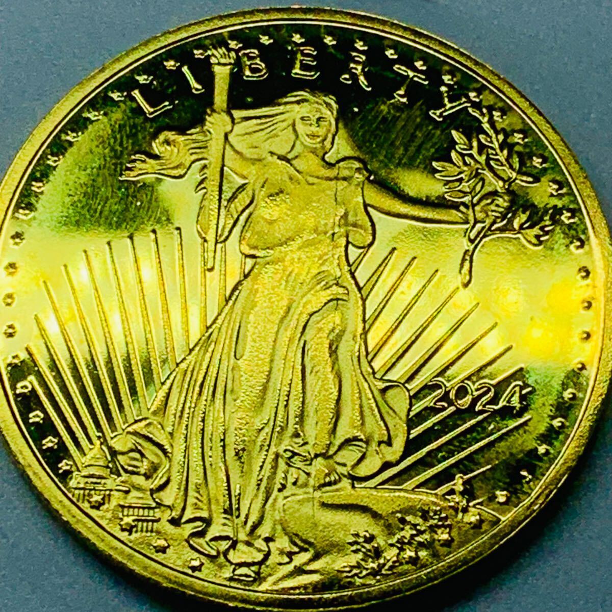 Z842アメリカ イーグル金貨 2024年 自由の女神 小型金貨