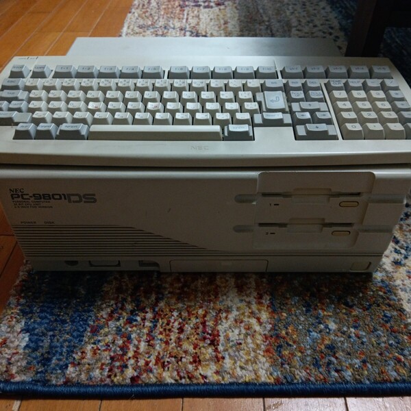 pc−9801 pc−9801ds/u2 動作確認済み fddドライブ2つつき キーボードあり