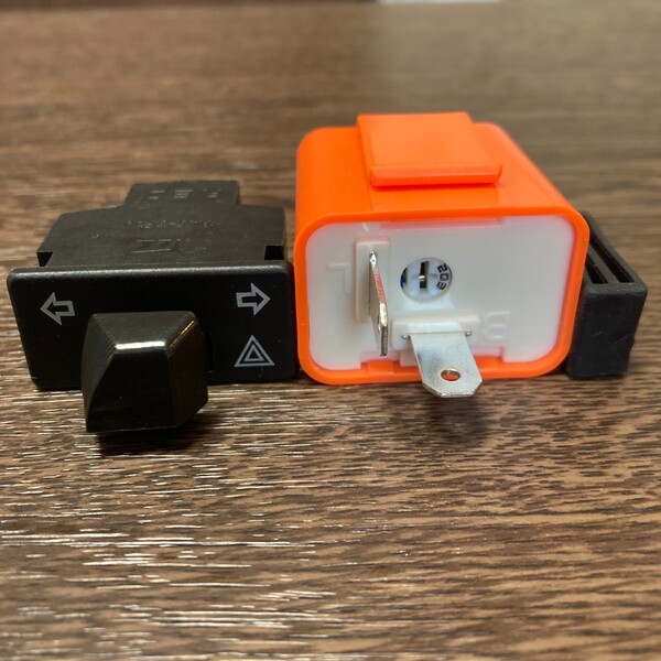 新品 送料無料 スーパーカブ 110 クロスカブ JA10 DIO110 JF31 ハザード機能付き ウィンカースイッチ LED対応 IC ウインカーリレー
