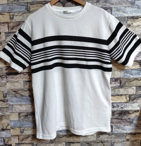 IkkaメンズTシャツ Lサイズ 半袖 カットソー ホワイト地にブラックボーダーで 通気性の良い生地