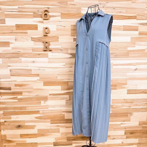 【ザラ】プリーツ切り替えロング ノースリーブ シャツ ワンピース Vネック S青【HFby6PR】レディース・洋服・春夏【F9K3Y3N】