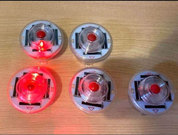 ソーラー式 ポイントフラッシュ 1個 LED工事灯 保安灯 点滅灯 警告灯 【送料無料 匿名配送 スピード配送手続き】