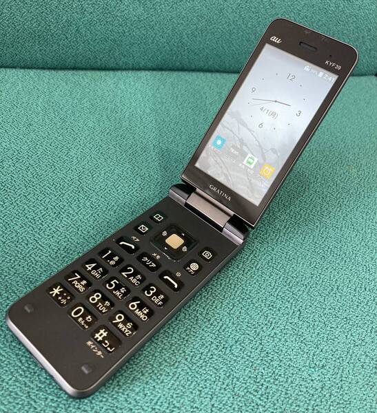 美品 GRATINA au KYF39 4G 京セラ ケータイ ガラケー ガラホ カメラ有 携帯電話 I0121