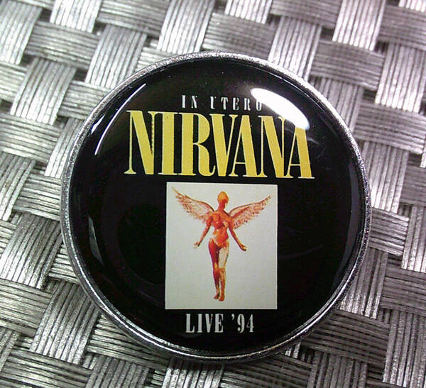 《黒円NV黄英語94》音魂■新品 ニルヴァーナ LIVE 1994■NIRVANA 激渋 金属ピンバッジ バッチ■アメリカ ドラマ映画 音楽 ミュージック
